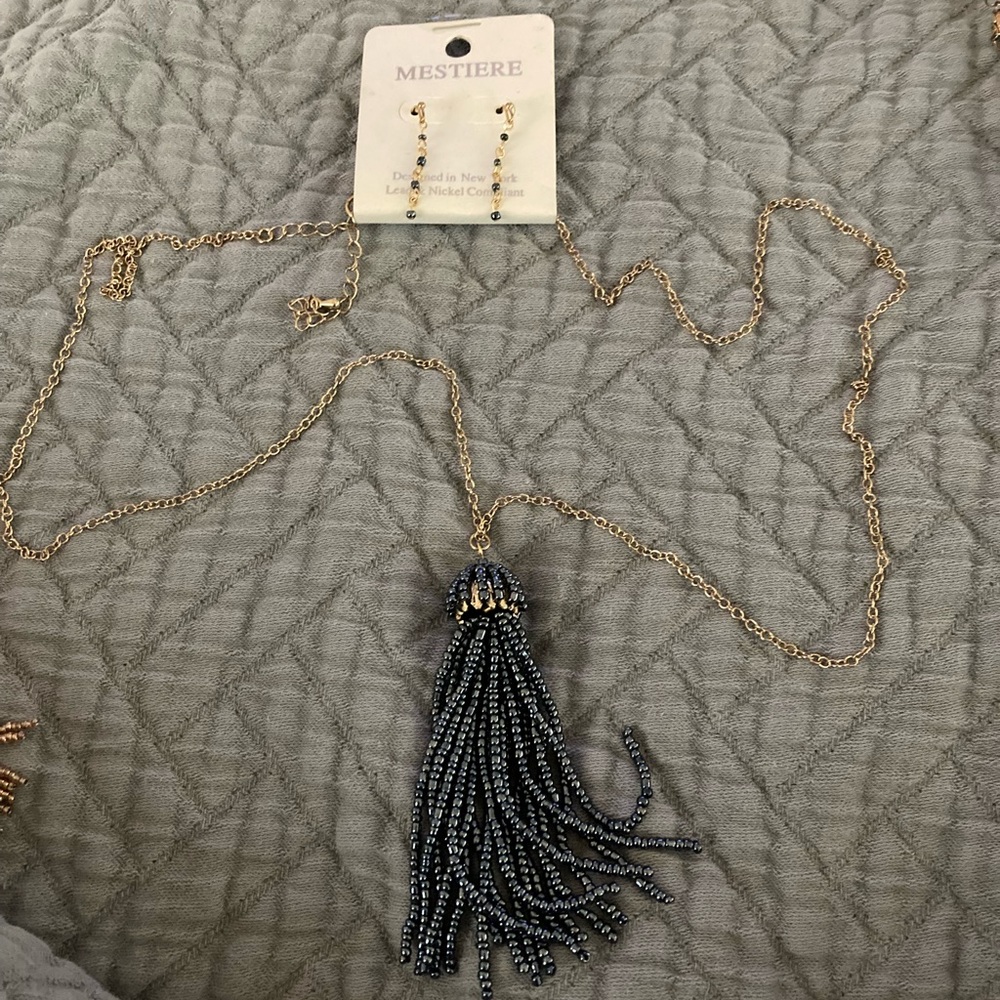 Fashion necklace and earrings set